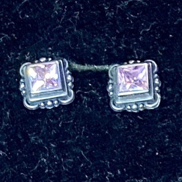 Treasure of Earrings and Brooches - Picture 6 of 14